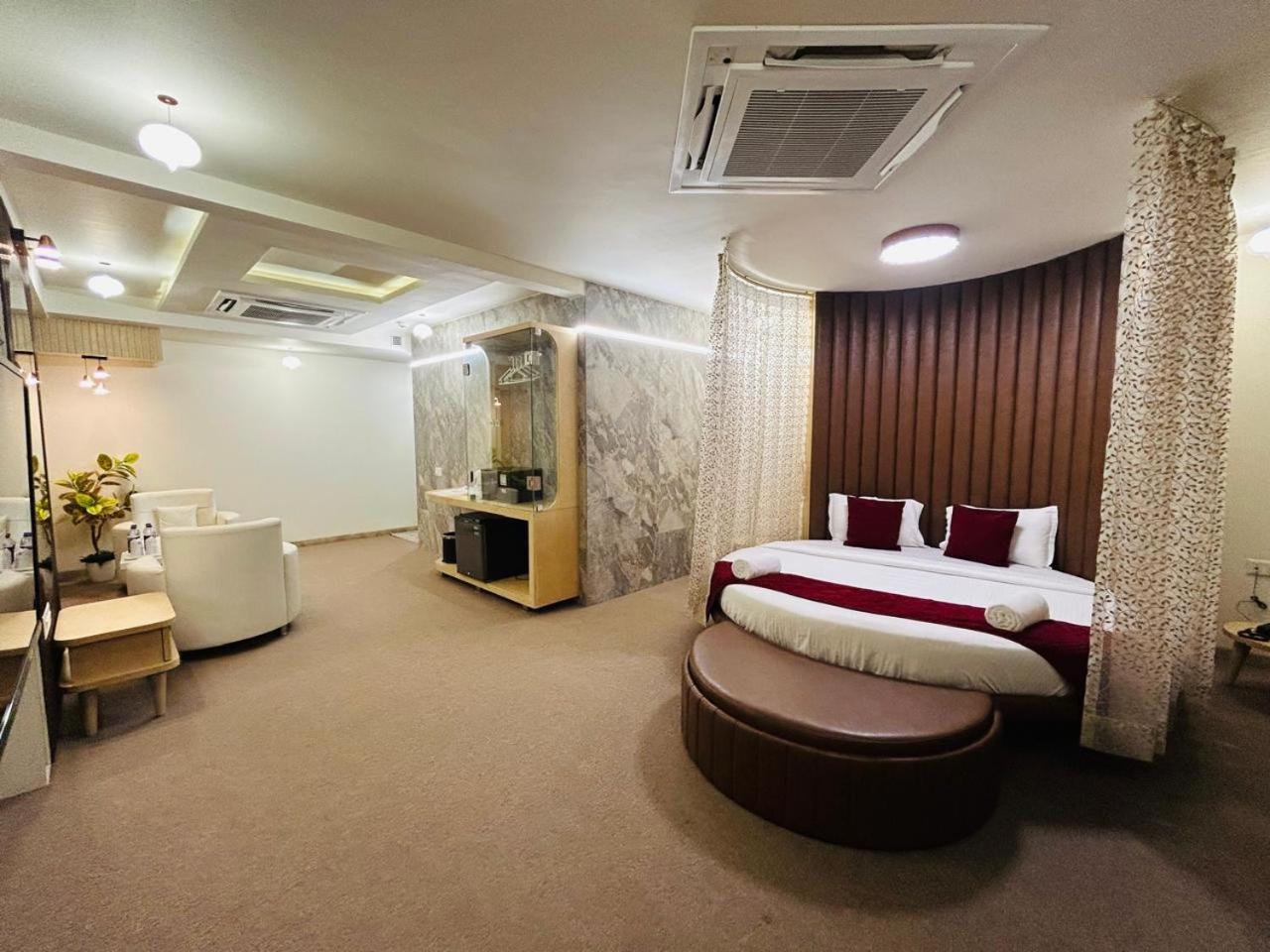 Hotel Arizona Inn Anand Exterior photo