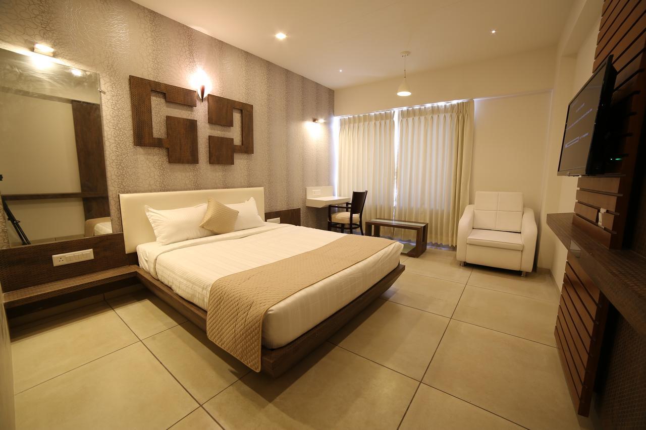 Hotel Arizona Inn Anand Exterior photo
