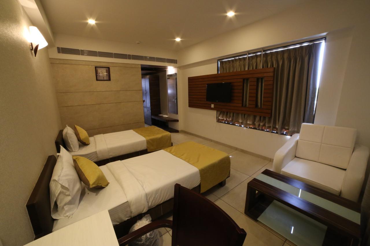 Hotel Arizona Inn Anand Exterior photo